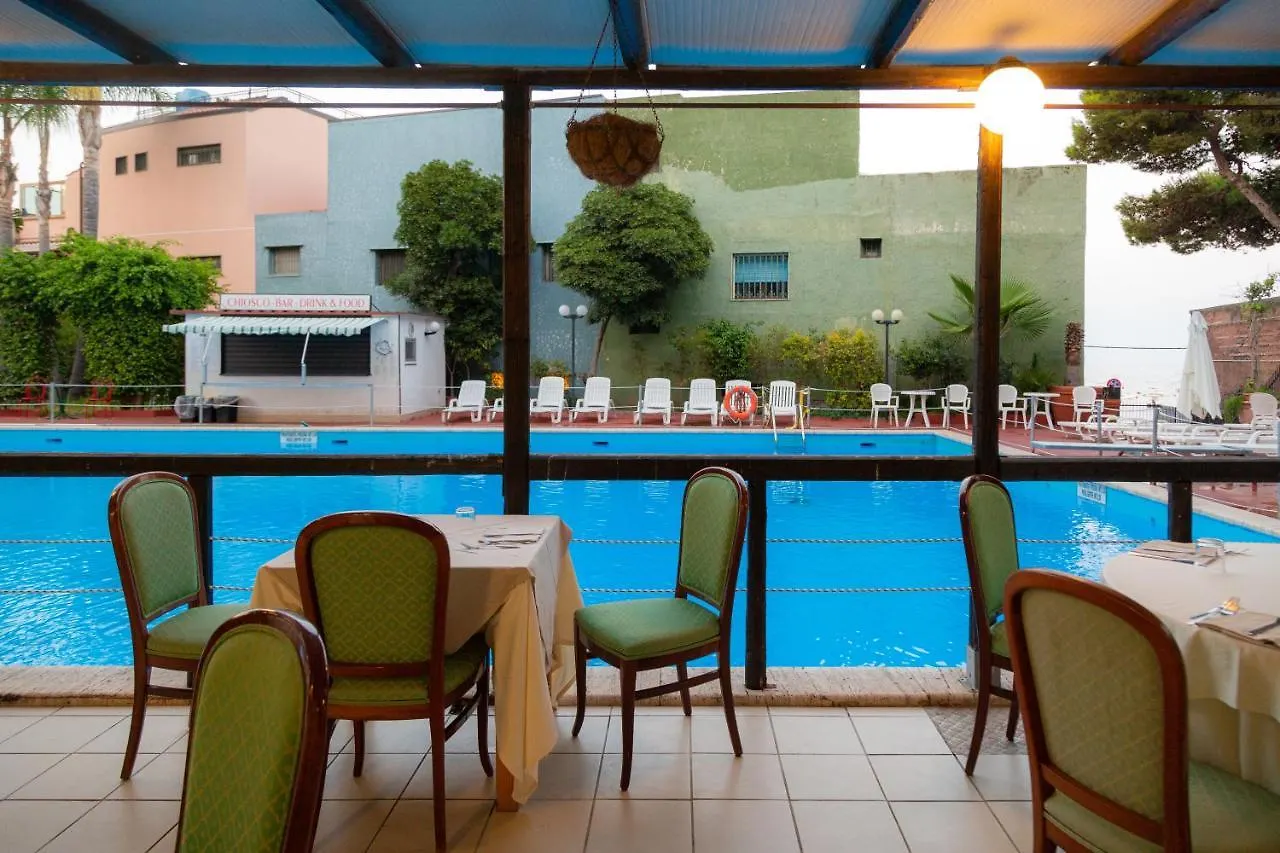****  Wave Hotel Acireale Italy